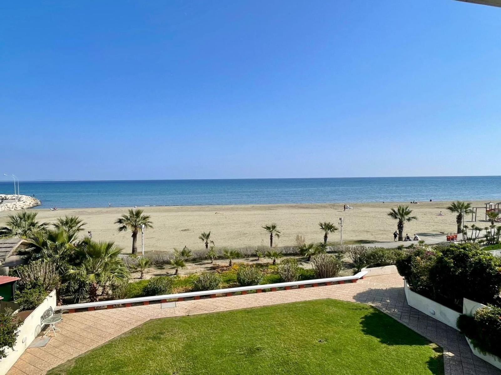 Sea View Suite In Makenzy Λάρνακα Εξωτερικό φωτογραφία