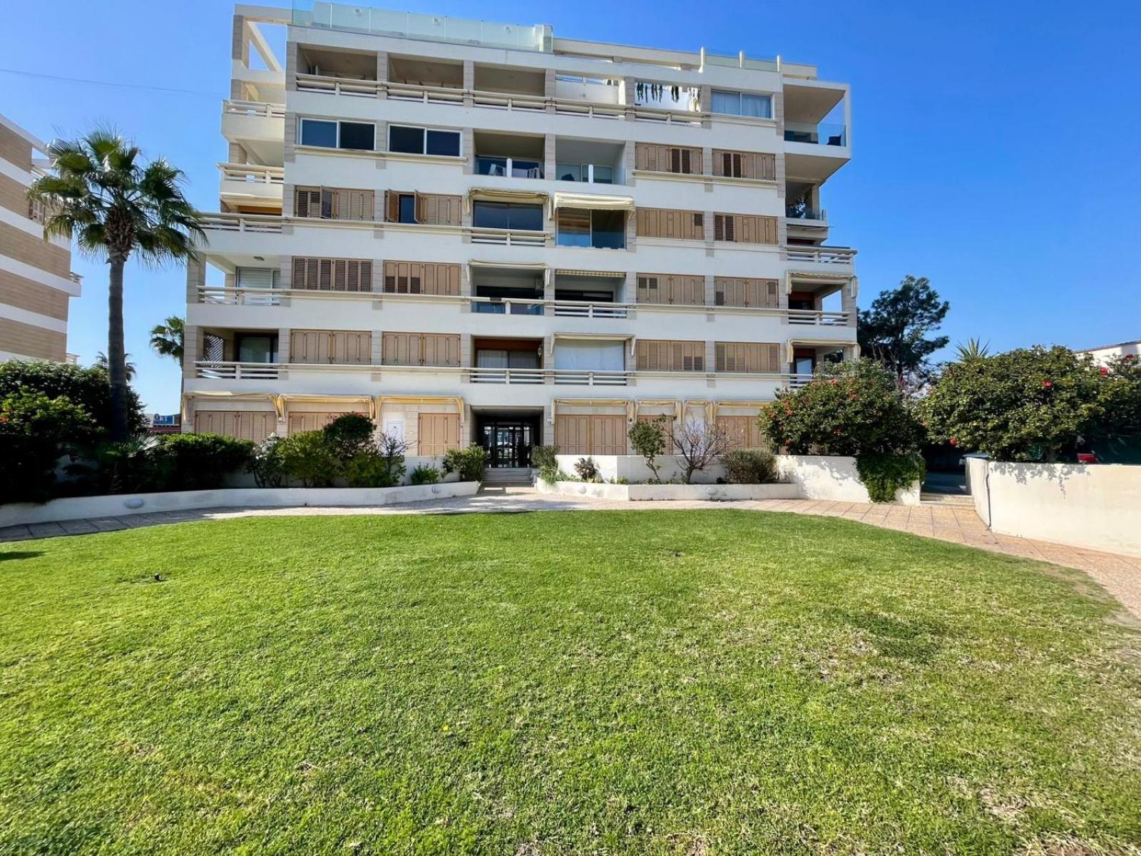 Sea View Suite In Makenzy Λάρνακα Εξωτερικό φωτογραφία